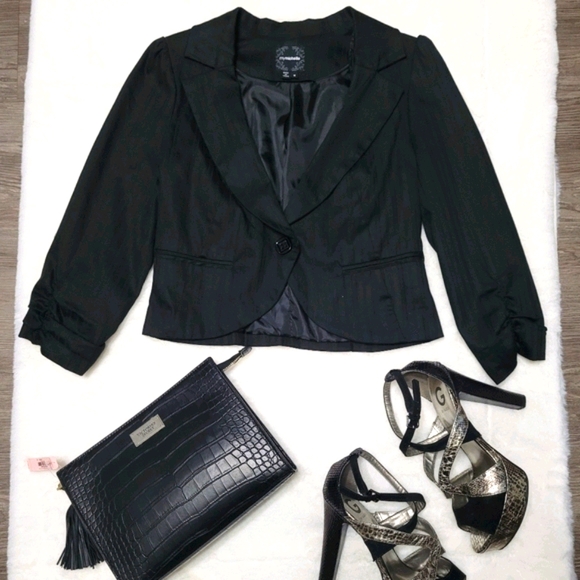 🎉Host Pick🎉4/$20 Cropped Blazer - Picture 5 of 8